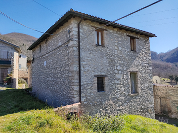 Casale antico parzialmente ristrutturato