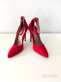 Decolte' rosse con laccetto