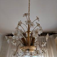 Lampadario con fiori in vetro