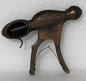 Schiaccianoci brevetto WAF