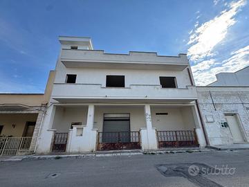 Fabbricato di mq 450 allo stato rustico