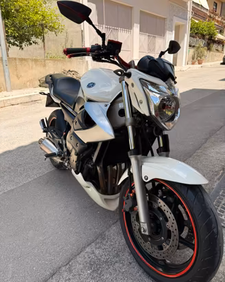 Yamaha XJ6 depotenziata