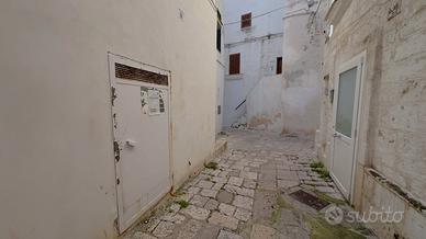 Deposito nel centro storico