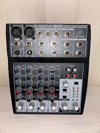 Mixer Behringer Xenyx 802