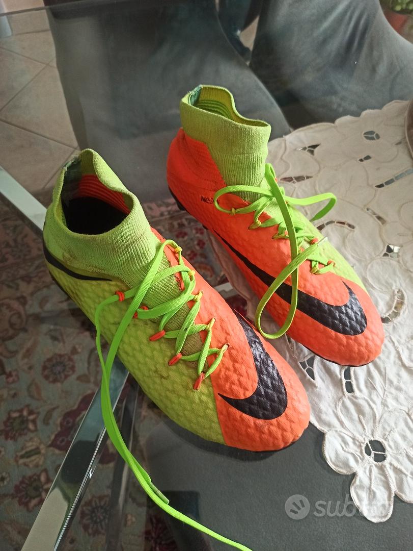 Nike scarpe da calcio con calzino online