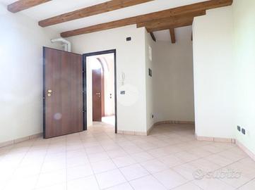 2 LOCALI A CASTEL D'ARIO