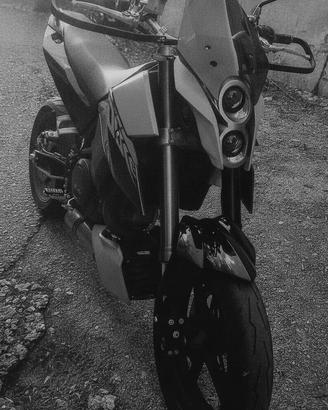 KTM Duke 690