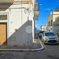 MONOLOCALE A MANFREDONIA