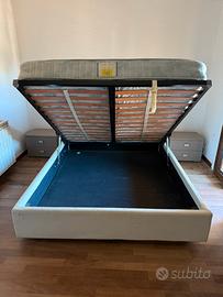 Letto contenitore con segni di usura