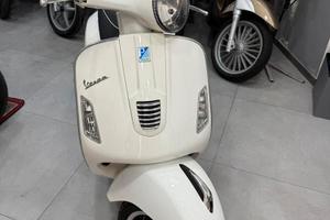 Piaggio Vespa 300 GTS