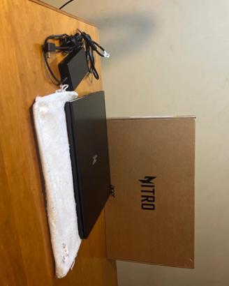 Acer Nitro V16 colore Obsidian Black