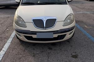Lancia Y