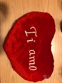 Cuscino a forma di cuore "ti amo"