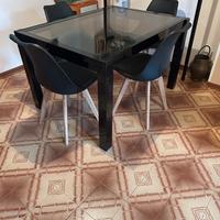 Tavolo vetro e alluminio nero