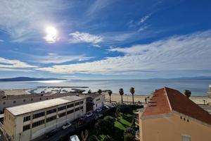 Rif. 9 ampio appartamento vista mare zona centrale