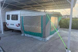 Roulotte con tenda