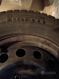 pneumatici Pirelli 215/60 r16 con cerchione