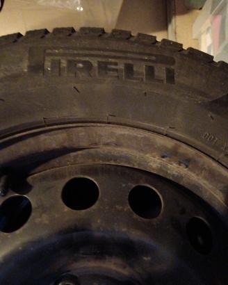 pneumatici Pirelli 215/60 r16 con cerchione