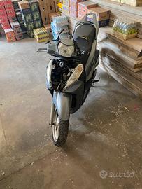 Scooter SH 300 incidentato