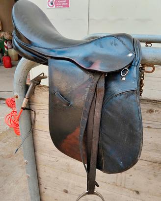 sella Loesdan in pelle