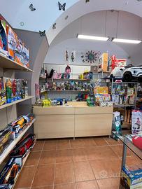 Scaffali per attività commerciale