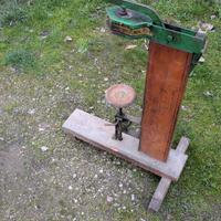 Macchina per tappare tappi sughero