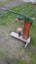 Macchina per tappare tappi sughero