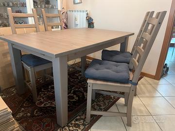 Tavolo Ikea in legno massiccio con 4 sedie