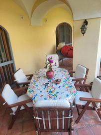 Bel tavolo premium quality con 6 sedie in legno