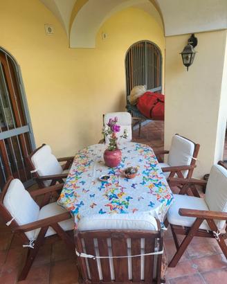 Bel tavolo premium quality con 6 sedie in legno