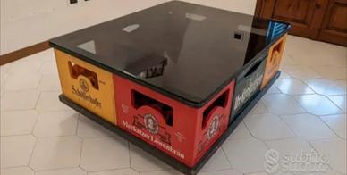 Tavolino legno casse di birra e vetro
