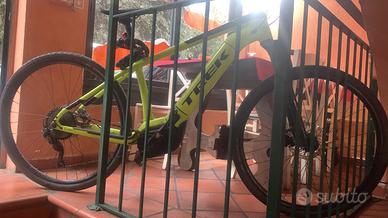 Bicicletta E-bike Trek