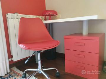 Scrivania con seggiola