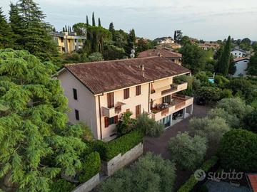 Villa di 557 m² con più di 5 locali e box auto dop