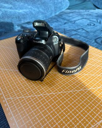 Fujifilm FinePix S5600 bridge vintage digicam