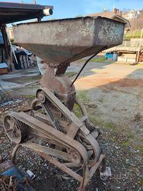 Mulino macina cereali d'epoca