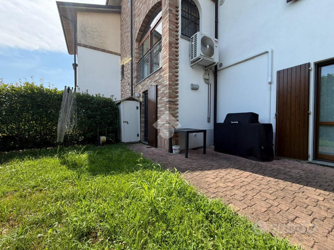 VILLA A SCHIERA CENTRALE A RIVOLTA D'ADDA - Vista 3