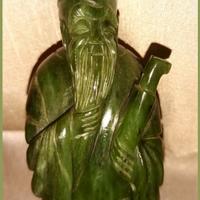 Statua in giada verde. Saggio Cinese