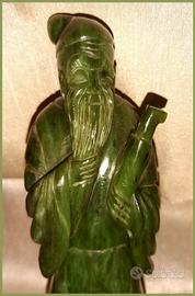 Statua in giada verde. Saggio Cinese