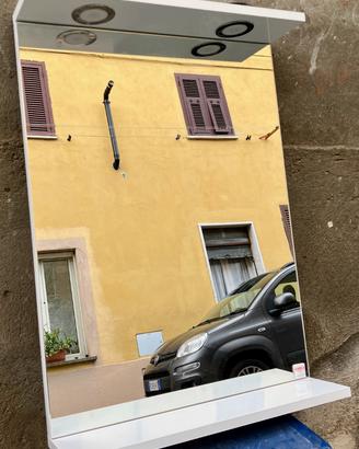 Nuovo specchio da bagno, illuminazione integrata