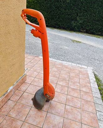 Tagliabordi black& decker