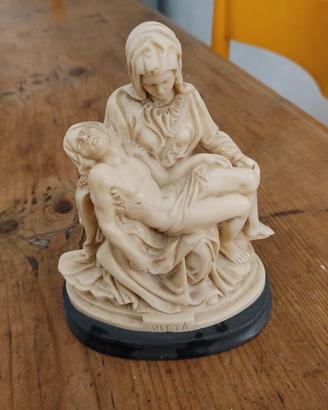 Scultura  A.Santini  la pietà 