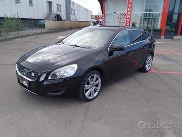 Volvo V60 R- Design Gear tronic (Auto)