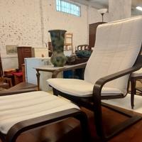 Poltrona Poang Ikea con poggiapiedi 