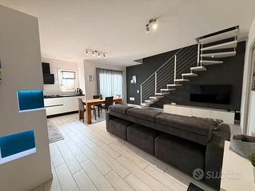 Splendido Duplex del 2014 - 3 Camere, Doppi Serviz