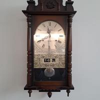 Orologio a pendolo in legno