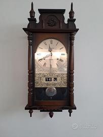 Orologio a pendolo in legno