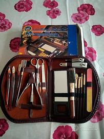 Set da viaggio per trucco e manicure.