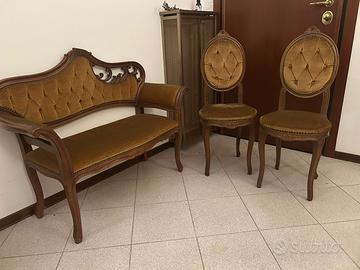 Salottino vintage in legno intagliato