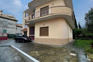 Appartamento di 240 m² con 3 locali a Somma Vesuvi